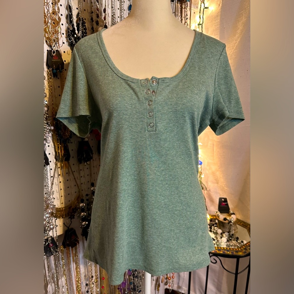 🎃3 for $15🎃Light Green Stretchy Ribbed Short Sleeve Henley Sz XL